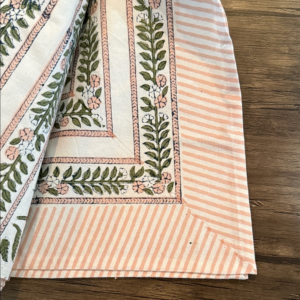 Floral Patterned Tablecloth - Picture 5 of 7